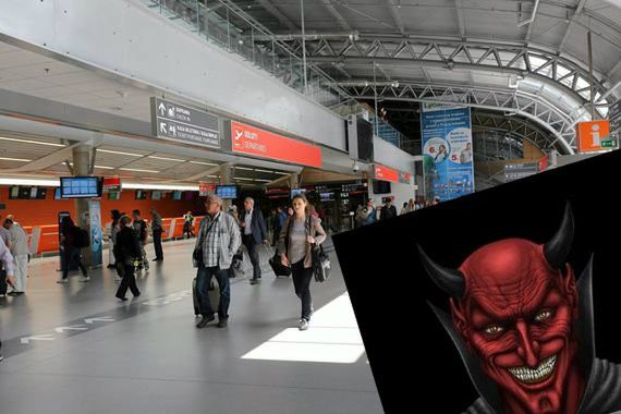 Hakerzy zaatakowali stronę lotniska w Modlinie. Wyświetlili głowę diabła