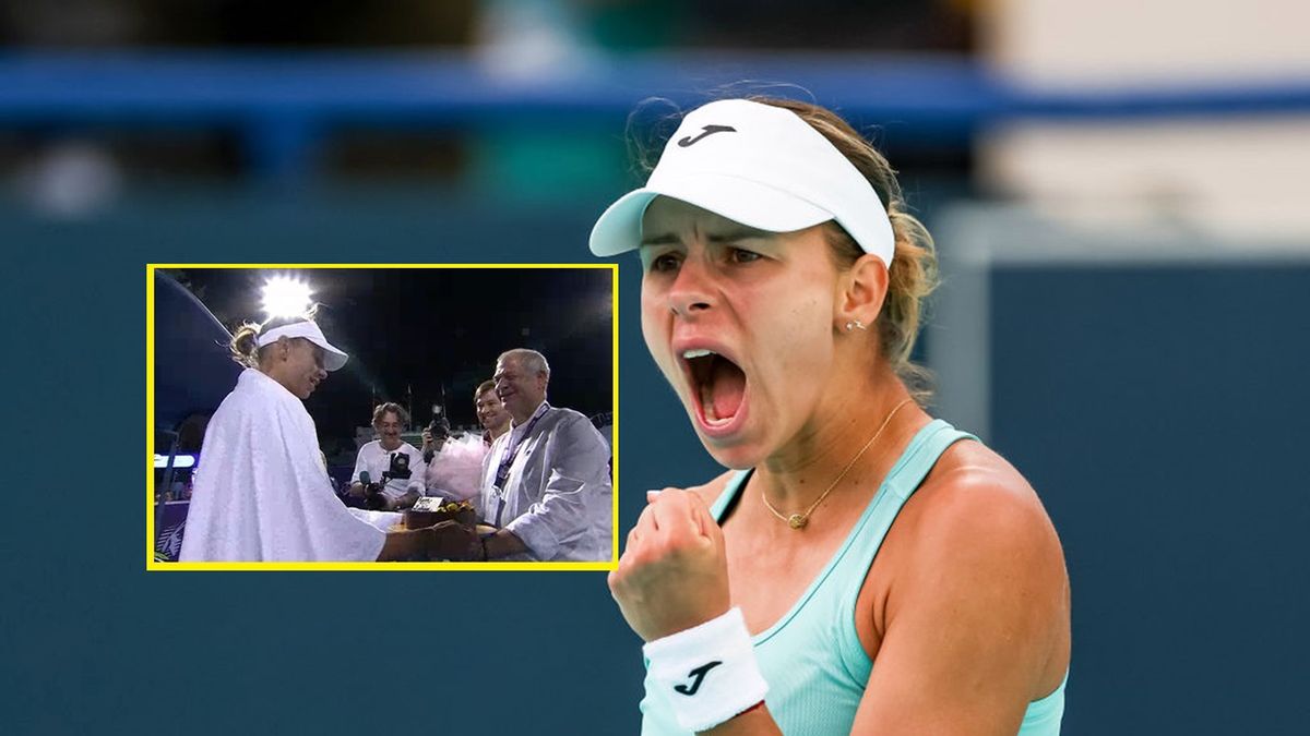 Getty Images / Christopher Pike / Na zdjęciu: Magda Linette i prezent od organizatorów (WTA TV)