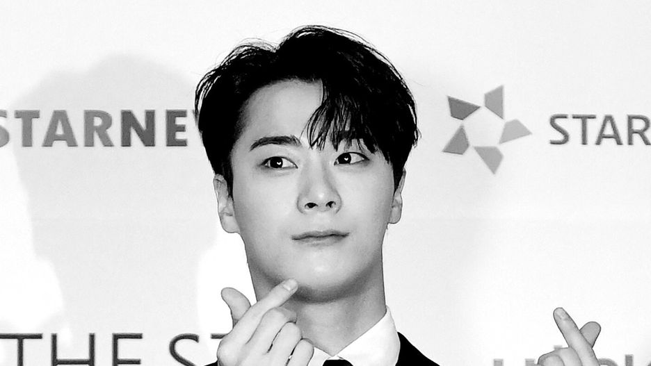 Moonbin, członek k-popowego zespołu Astro, zmarł w wieku 25 lat.