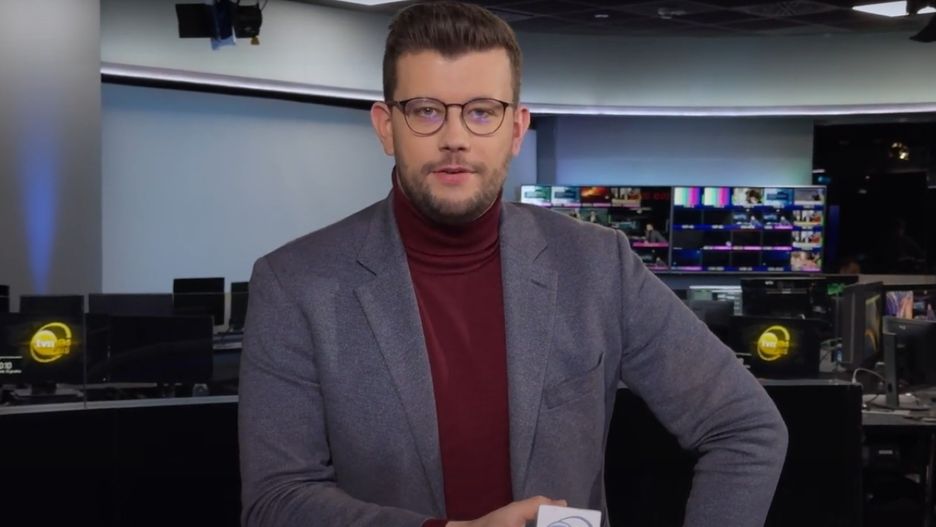 Artur Molęda jest reporterem TVN24