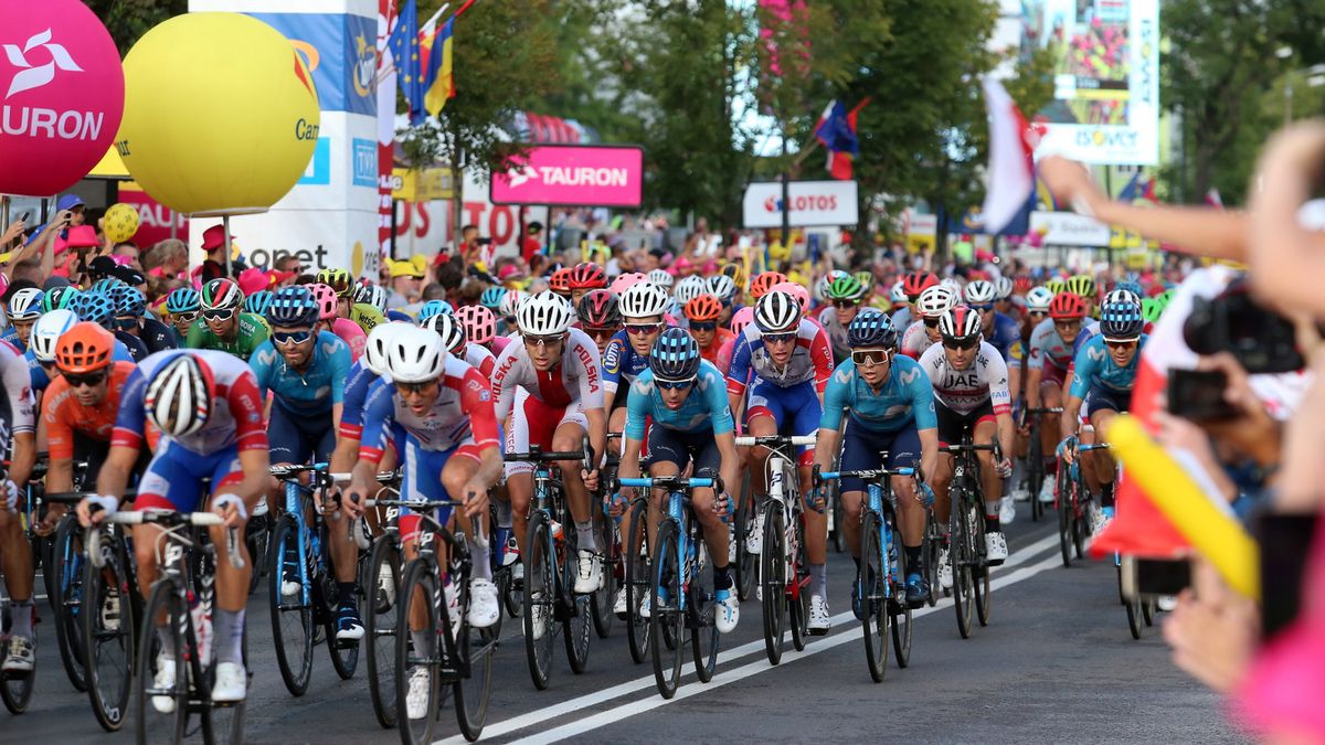 Zdjęcie okładkowe artykułu: PAP / Andrzej Grygiel / Na zdjęciu: kolarze podczas Tour de Pologne