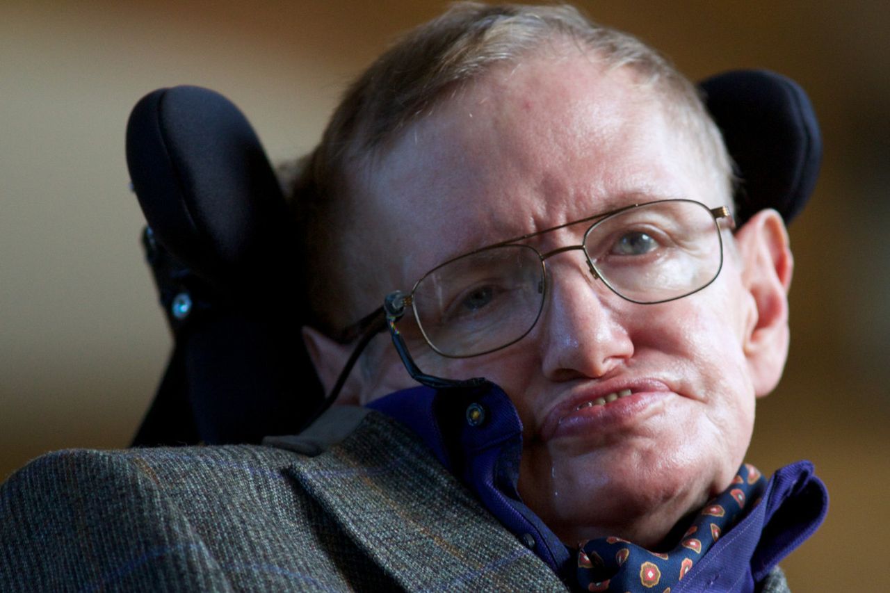 Inteligentny syntetyzator mowy pozwolił Hawkingowi ostrzec ludzkość przed AI