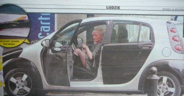 Figura parkuje na pasach!