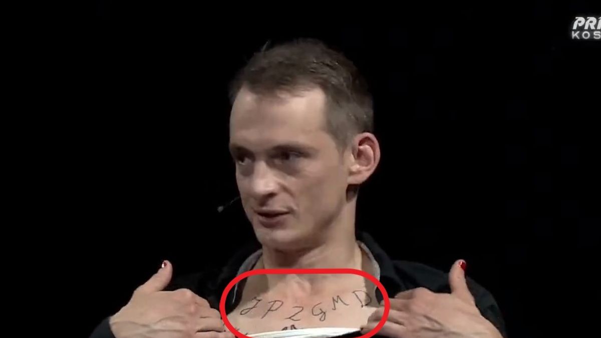 Jaś Kapela tłumaczy swój tatuaż