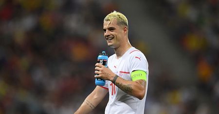 Euro 2020. Xhaka zakpił z Ronaldo. Zachowanie Szwajcara hitem sieci