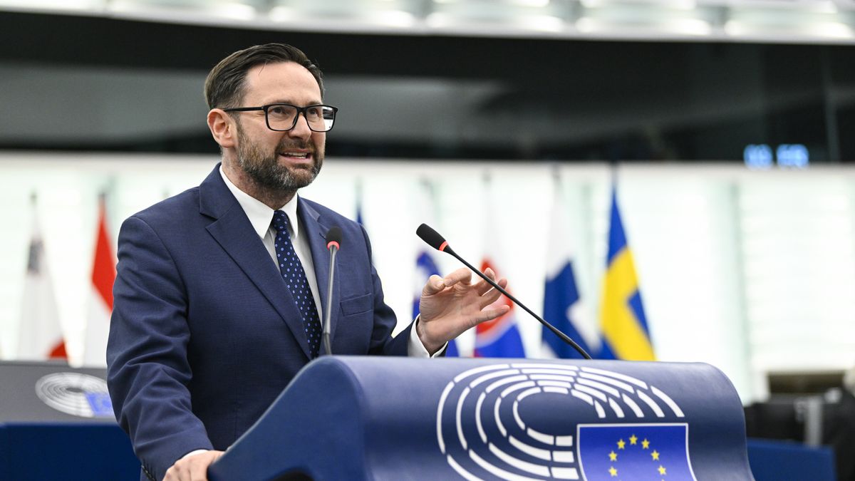 EP Plenary session - The New European Competitiveness Deal - A future for the farming and manufacturing sectors in the EU
Philippe STIRNWEISS
10th parliamentary term [15785], OBAJTEK, Daniel (ECR, PL) [15932], Strasbourg [4228], plenary session [13331], European competitiveness [16221]