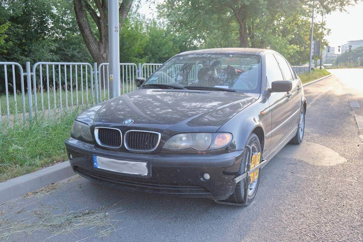 Zaparkowane BMW na al. Solidarności