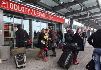 W czwartek rozpocznie się naprawa pięrwszej części pasa startowego w modlinie