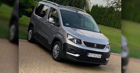 W 30 sekund otworzył zamknięty samochód i nim odjechał. Kto widział skradzione auto?