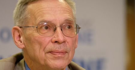 Koronawirus w Polsce. Obostrzenia złagodzone? Prof. Gut stawia warunek