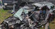 Tragiczny wypadek. Bmw zmiażdżone, kierowca zginął. Pilny apel policji