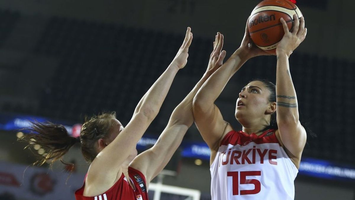 Zdjęcie okładkowe artykułu: Getty Images / Ercin Top / Na zdjęciu: Tilbe Senyurek (z prawej)