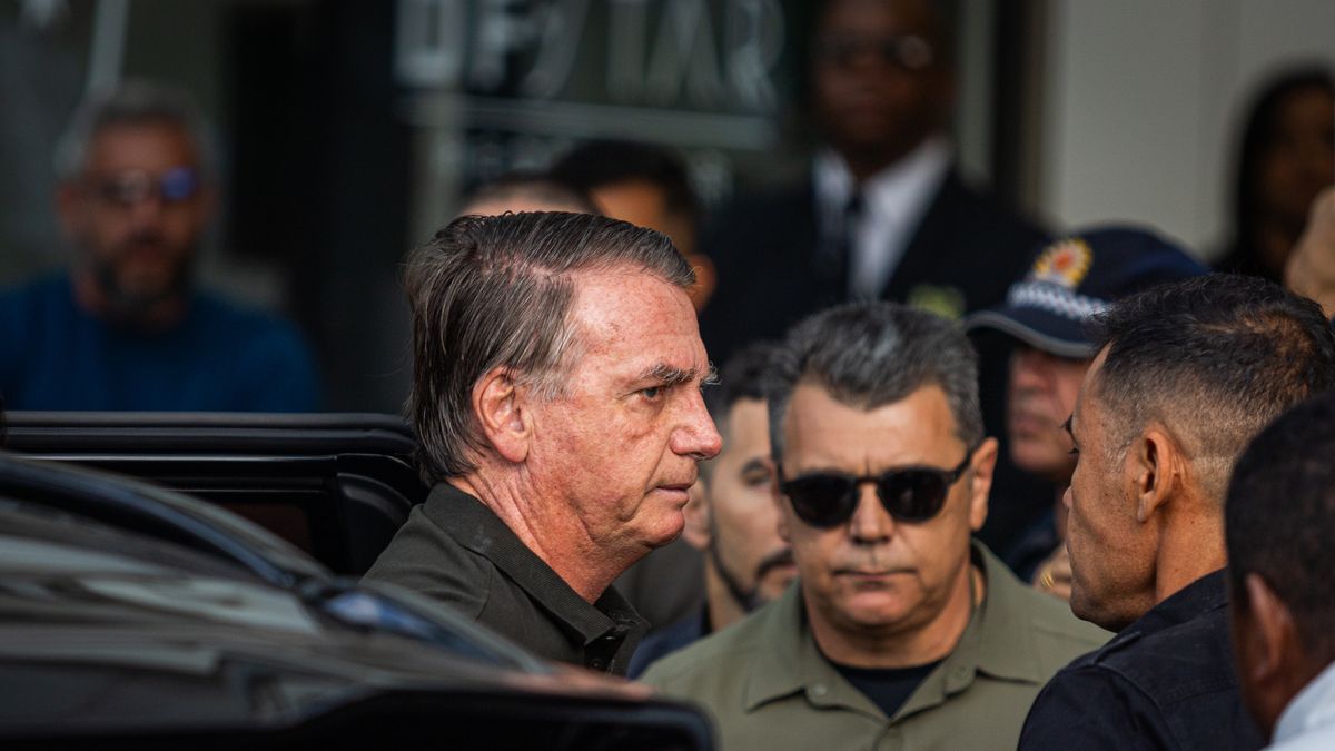 Jair Bolsonaro, Brazil's former president, center, arrives for a scheduled surgery at the DF Star Hospital in Brasilia, Brazil, on Sunday, Sept. 14, 2025. Bolsonaro's conviction on Sept. 11 - and 27-year prison sentence - end any slim chance he had of a legal or political comeback ahead of next year's elections. Photographer: Arthur Menescal/Bloomberg via Getty Images