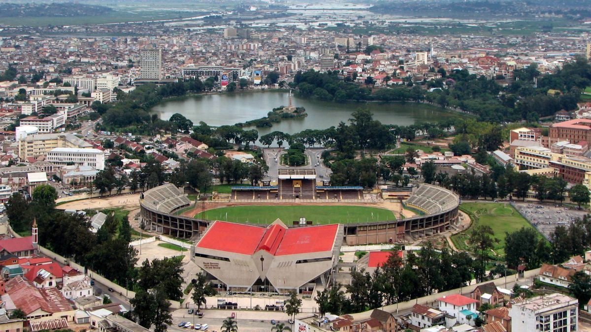 Zdjęcie okładkowe artykułu: Materiały prasowe / Wikipedia / Na zdjęciu: stadion w Antananarywie
