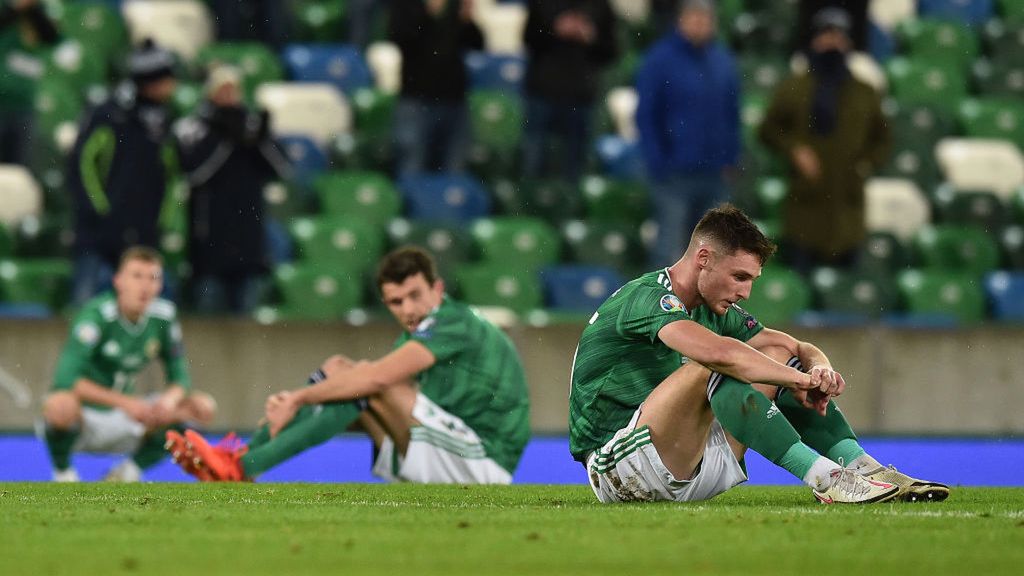 Zdjęcie okładkowe artykułu: Getty Images / Charles McQuillan / Na zdjęciu: rozczarowani piłkarze Irlandii Północnej