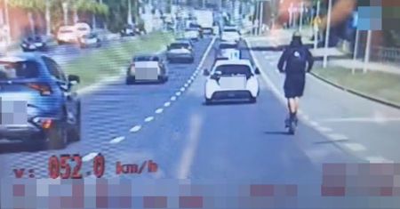 Nastolatek pędził przez miasto na hulajnodze. Interweniowała policja