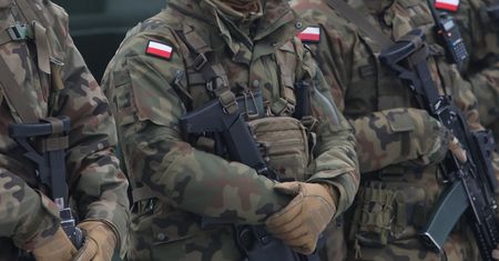 Czy Polacy chcą powrotu obowiązkowej służby wojskowej? Nowy sondaż