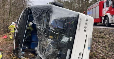 Autokar wpadł do rowu. Groźny wypadek na Lubelszczyźnie