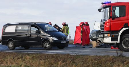 Samochód stanął w płomieniach. Zginęło sześć osób