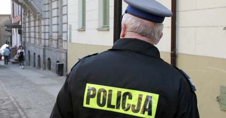 Zastępca komendanta kazał podwładnym budować swój dom