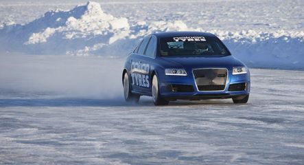 Nowy rekord prędkości na lodzie