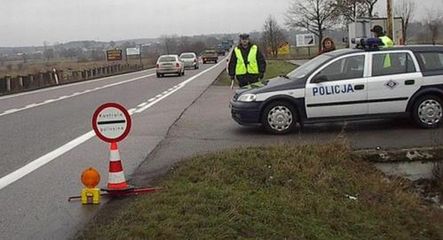 Policjanci dają pouczenia zamiast mandatów