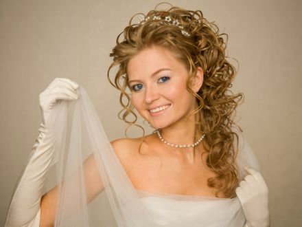 Najmodniejsze suknie ślubne - trendy 2012