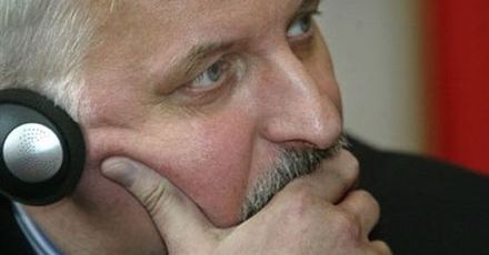 Zwolnili go i złożył pozew do sądu przeciwko MSZ