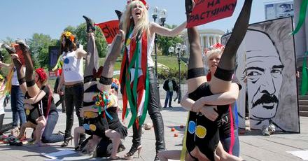 Feministki strzelały do Łukaszenki