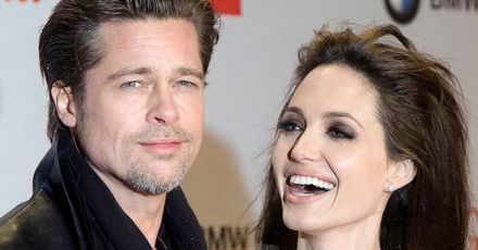 Brad Pitt w klatce religii