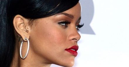 Rihanna stworzy własną linię kosmetyków