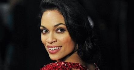 Rosario Dawson: "Nie oskarżajcie Rihanny"