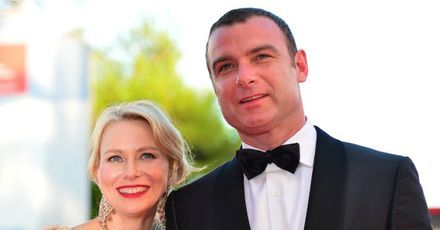Naomi Watts i Liev Schreiber u bezdomnych z dziećmi