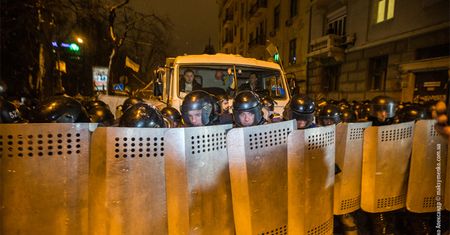 Władze Ukrainy śledzą komórki uczestników protestów