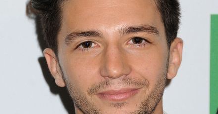 John Magaro kręci z Rooney Marą