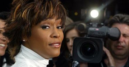 Rodzina Whitney Houston niezadowolona z filmu Angeli Basset