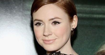 Karen Gillan twardą laską