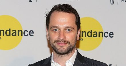 Matthew Rhys będzie konkurował z Bradleyem Cooperem