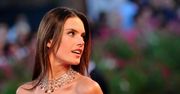 Alessandra Ambrosio z wojowniczymi żółwiami