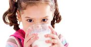 Dzieci powinny pić dwie szklanki mleka dziennie