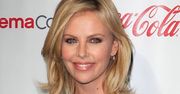 Charlize Theron stremowana na czerwonym dywanie