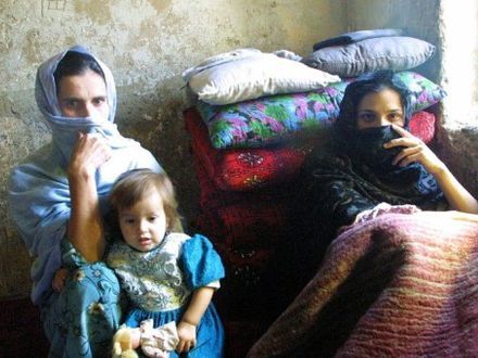 "Bo wyszła z domu bez zgody męża". Afgańskie więźniarki