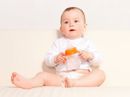 Pozycja siedząca sprzyja rozwojowi niemowląt