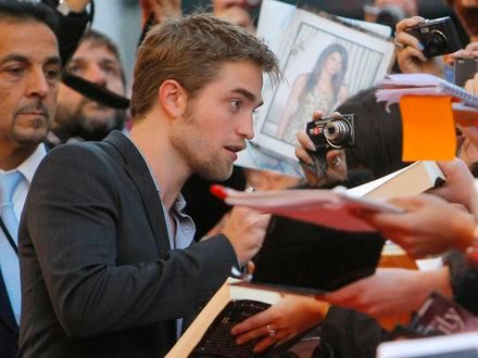 Robert Pattinson boi się zostać muzykiem
