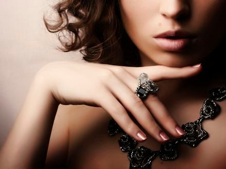 Sylwetka a biżuteria - jak wybrać idealne akcesoria?