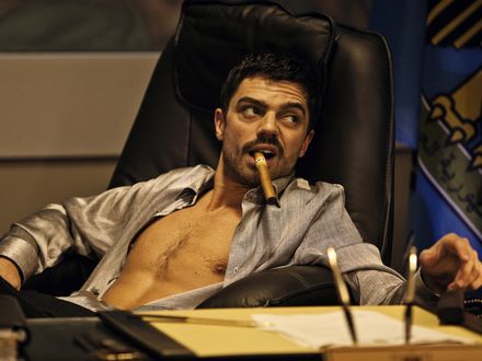 Dominic Cooper nieobliczalny niczym Hussein