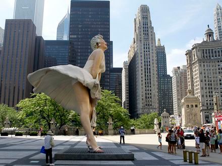 Gigantyczna Marilyn atrakcją Chicago