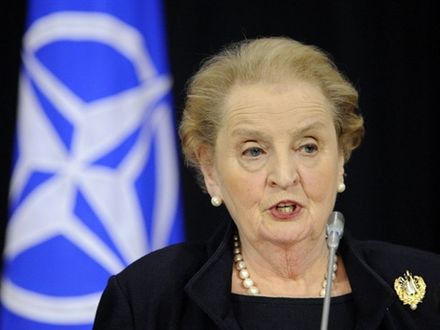 Madeleine Albright o "tajnej mowie" swych brosz