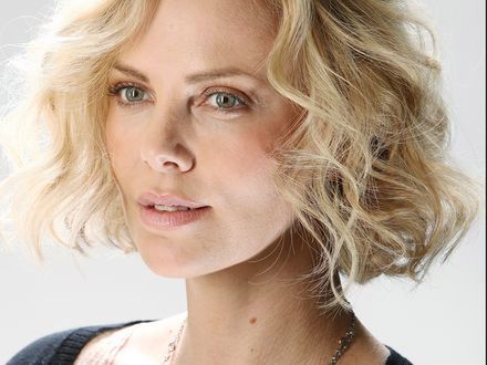 Charlize Theron: Byłam za wielka na modelkę