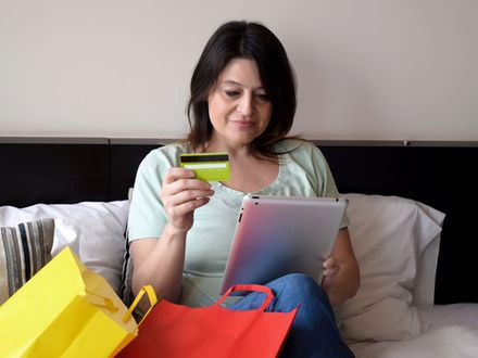 Kobiety kupują z głową. Polki coraz częściej doceniają zalety zakupów w sieci